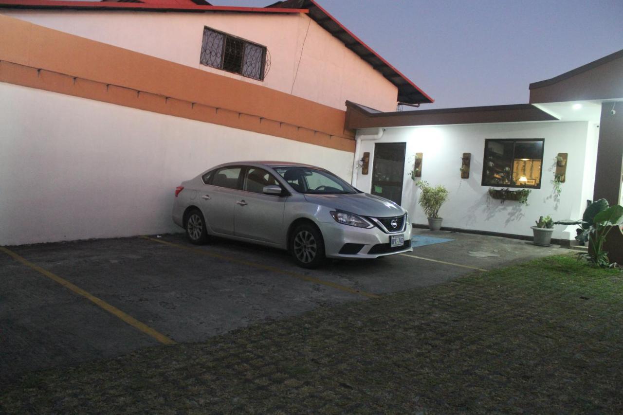 Berlor Airport Inn Río Segundo Kültér fotó