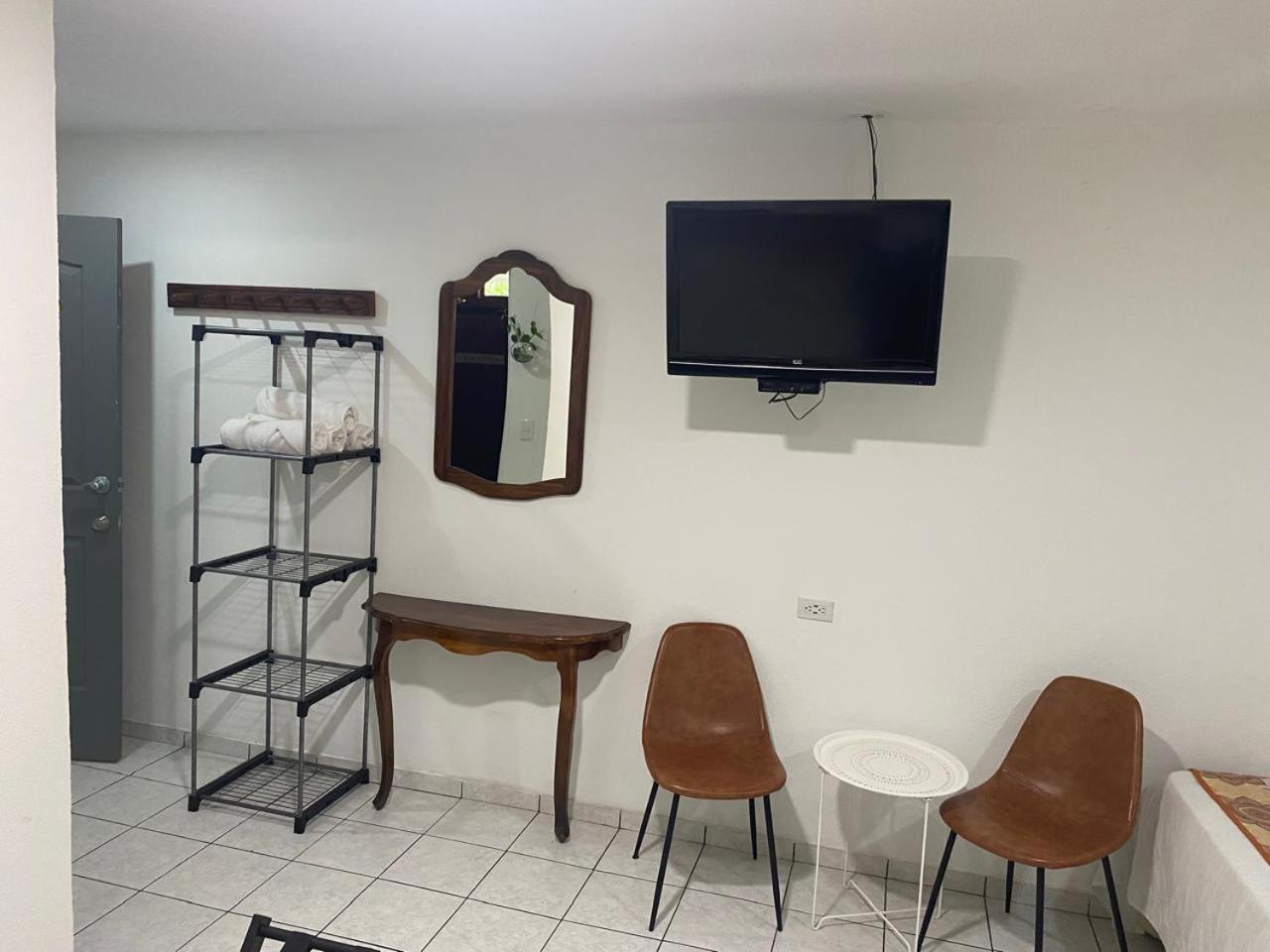 Berlor Airport Inn Río Segundo Kültér fotó